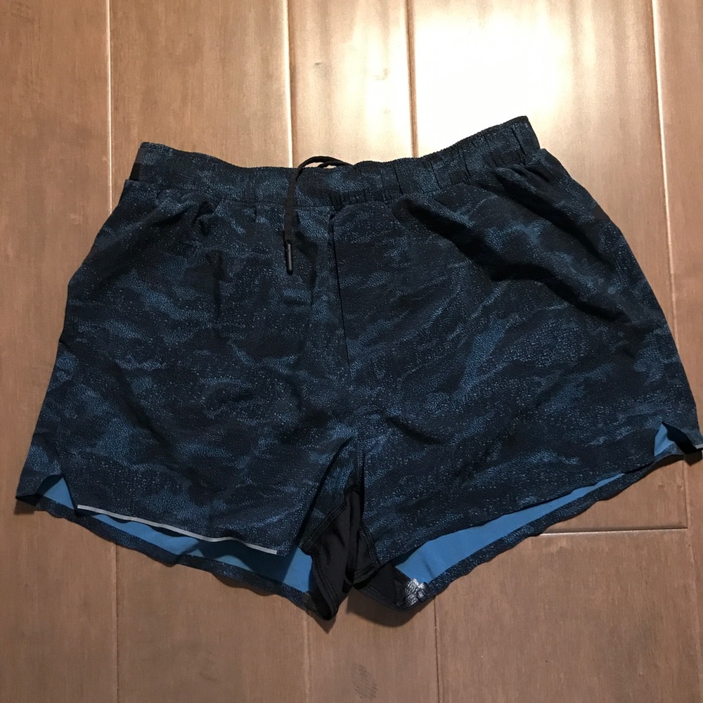 Lululemon Surge 5” running yoga lifestyle camo M